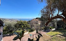 Villa In Collina Vista Mare